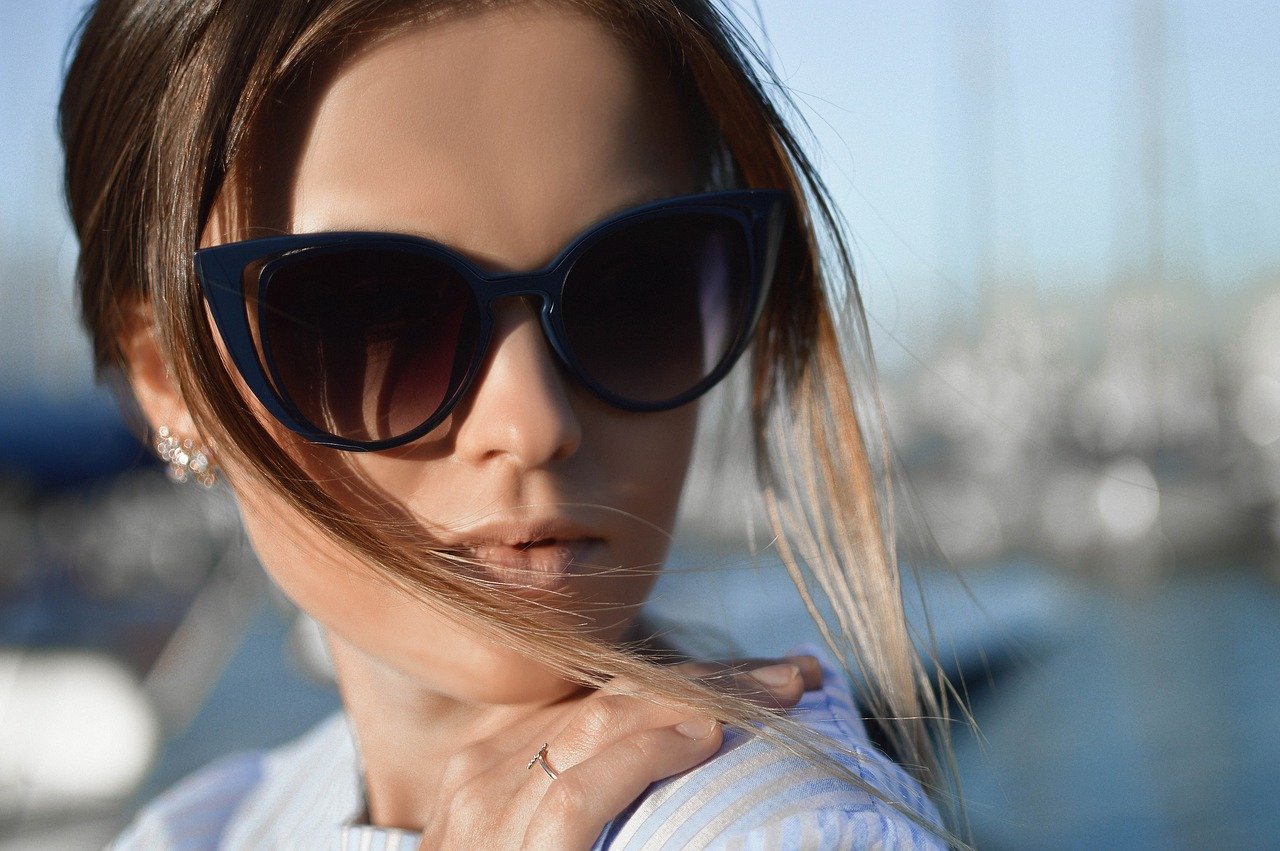 Pour rester branché,des lunettes de soleil pour cet été.